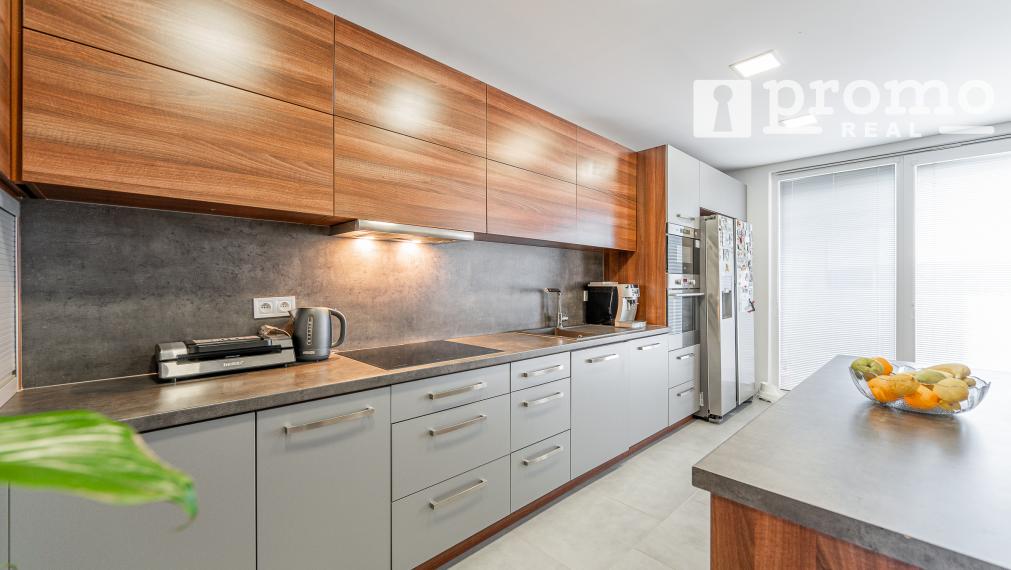 PREDANÉ STIEROVÁ - KVP 4 IZBOVÝ PRAŽSKÝ BYT 91m2+7m2  LOGGIA KOMPLETNÁ REKONŠTRUKCIA KLIMATIZÁCIA