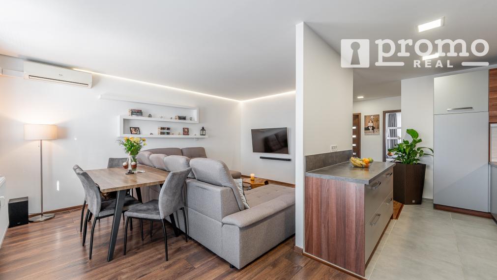 PREDANÉ STIEROVÁ - KVP 4 IZBOVÝ PRAŽSKÝ BYT 91m2+7m2  LOGGIA KOMPLETNÁ REKONŠTRUKCIA KLIMATIZÁCIA