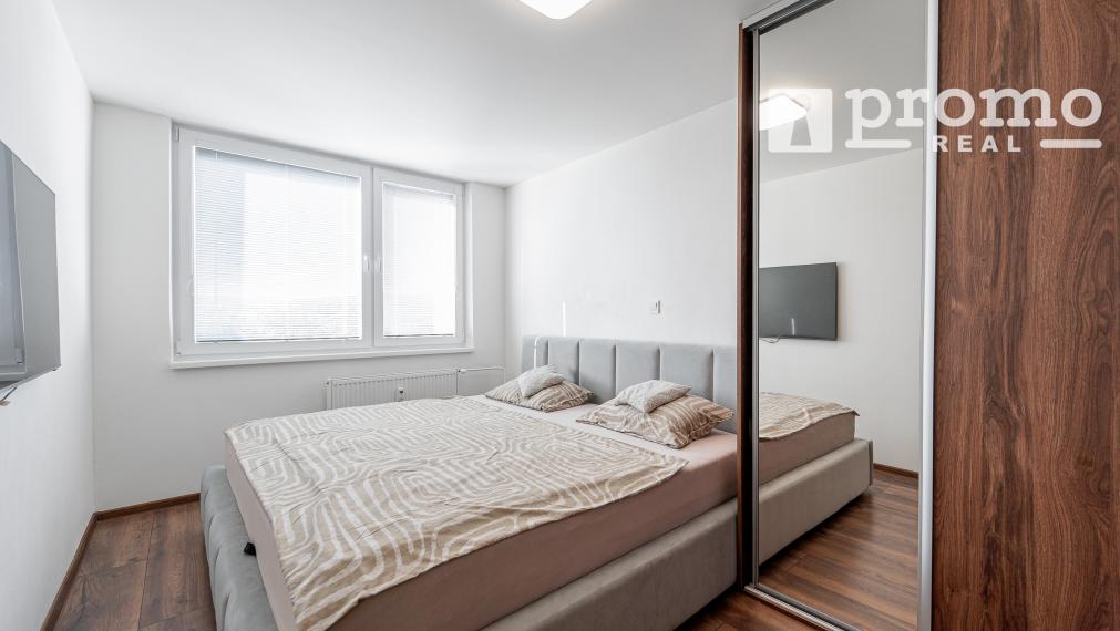 PREDANÉ STIEROVÁ - KVP 4 IZBOVÝ PRAŽSKÝ BYT 91m2+7m2  LOGGIA KOMPLETNÁ REKONŠTRUKCIA KLIMATIZÁCIA