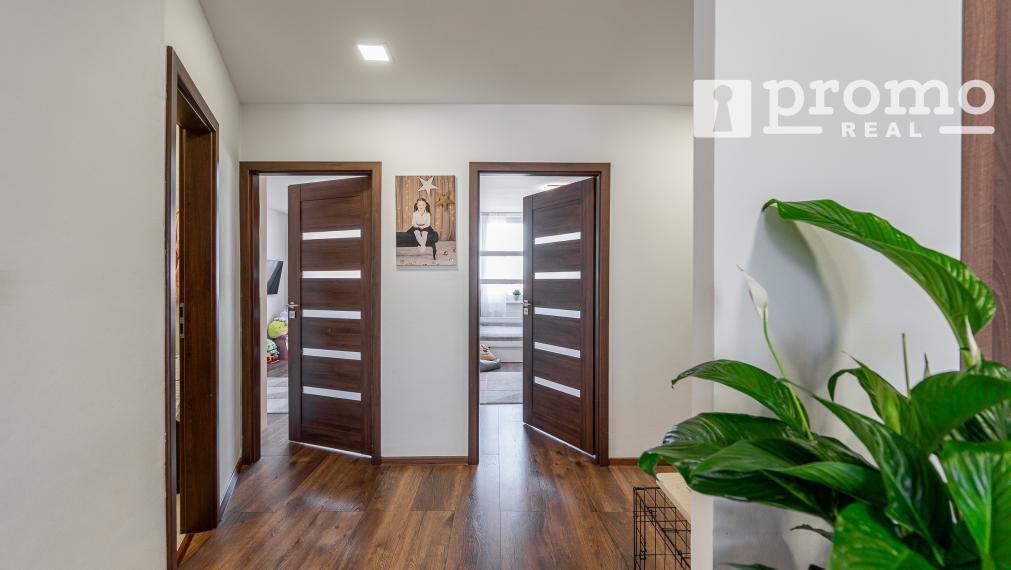 PREDANÉ STIEROVÁ - KVP 4 IZBOVÝ PRAŽSKÝ BYT 91m2+7m2  LOGGIA KOMPLETNÁ REKONŠTRUKCIA KLIMATIZÁCIA