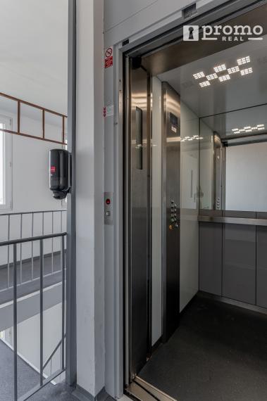 PREDANÉ STIEROVÁ - KVP 4 IZBOVÝ PRAŽSKÝ BYT 91m2+7m2  LOGGIA KOMPLETNÁ REKONŠTRUKCIA KLIMATIZÁCIA