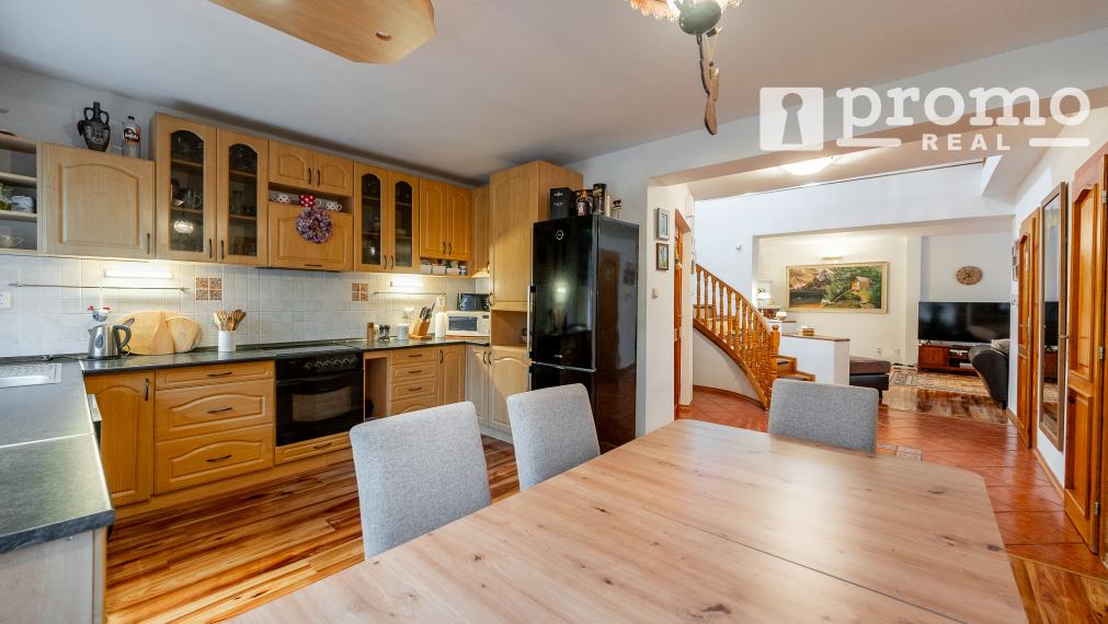 PREDANÉ HRAŠOVÍK 7 IZB, BAZÉN,GARÁŽ,POZEMOK 750m2