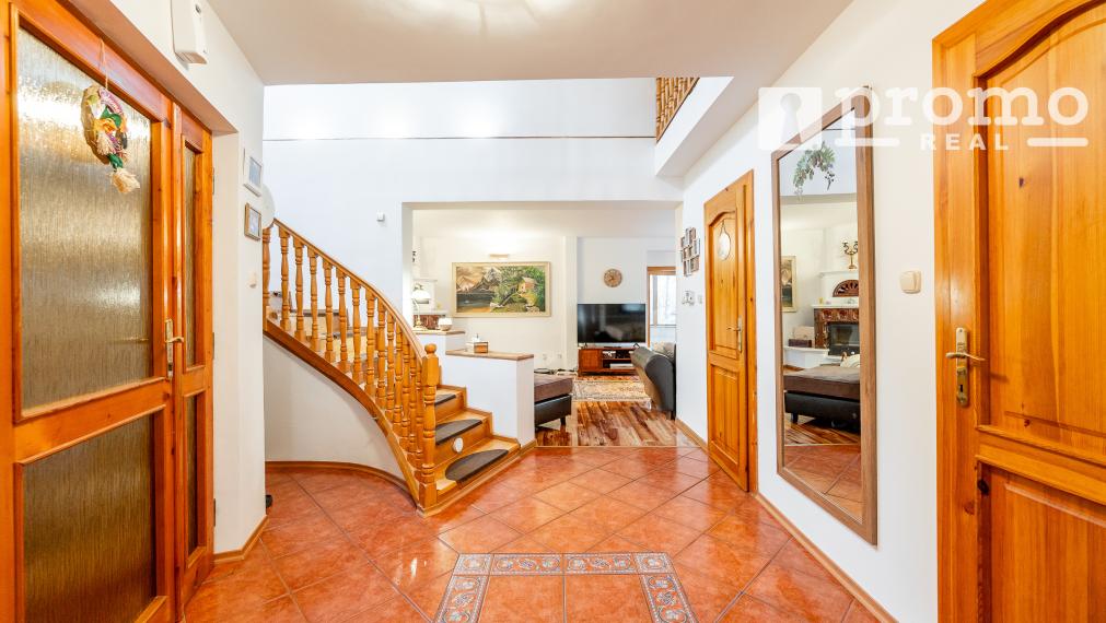 PREDANÉ HRAŠOVÍK 7 IZB, BAZÉN,GARÁŽ,POZEMOK 750m2