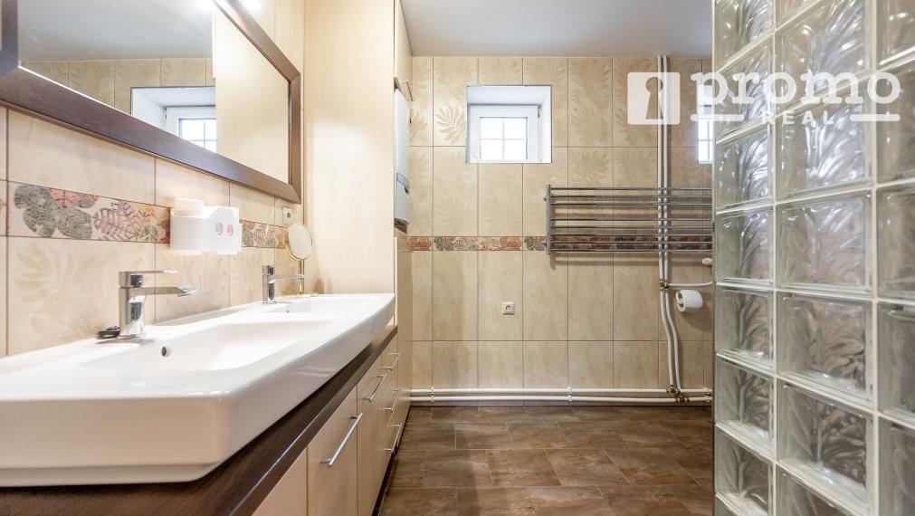 PREDANÉ HRAŠOVÍK 7 IZB, BAZÉN,GARÁŽ,POZEMOK 750m2