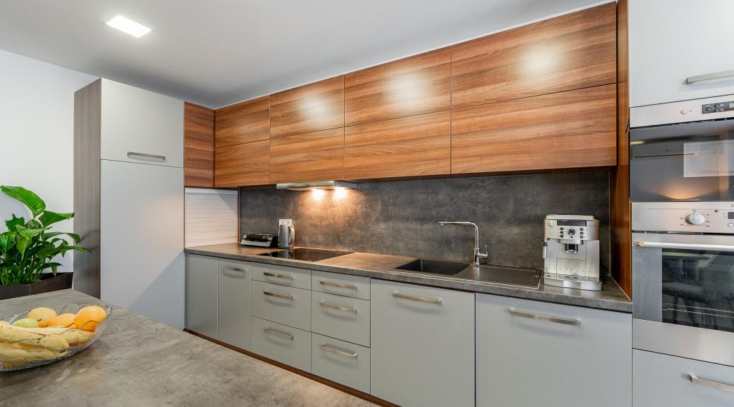 PREDANÉ STIEROVÁ - KVP 4 IZBOVÝ PRAŽSKÝ BYT 91m2+7m2  LOGGIA KOMPLETNÁ REKONŠTRUKCIA KLIMATIZÁCIA