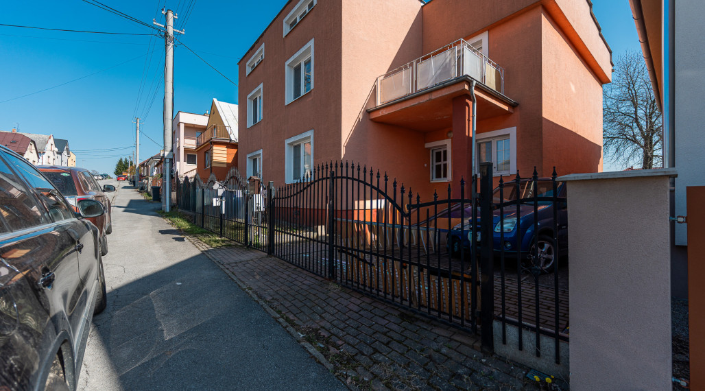 🏡 Priestranný rodinný dom s 2 bytmi a veľkou záhradou – Prešov, Solivar, Čajkovského ulica